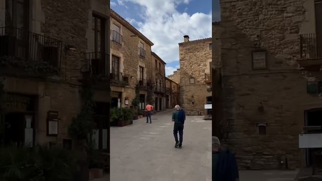 Spain? No, it’s Catalonia ❗️#испания #барселона #отдых #spain #catalunya #russian #каталония смотреть онлайн