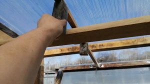 Форточки в деревянной теплице.