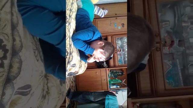 Что тяжелее: 1кг. ВАТЫ или 1кг. ЖЕЛЕЗА или 1кг. КИРПИЧЕЕЕЕЙ? смотреть онлайн