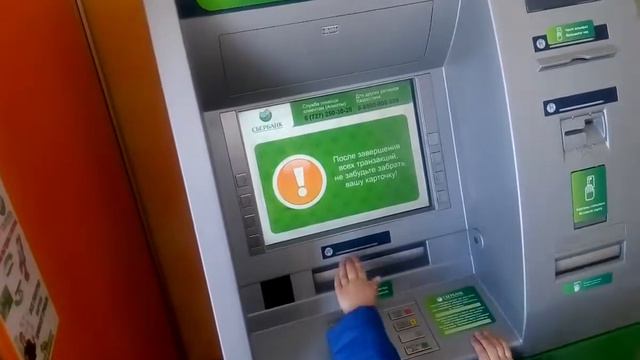 сняла в банкомате много денег 132 000 тенге ! 27 тыс рубл запомните так платят только в скинни! смотреть онлайн