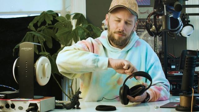 A quick look inside the Sony MDR-MA900 headphones from 2012 смотреть онлайн