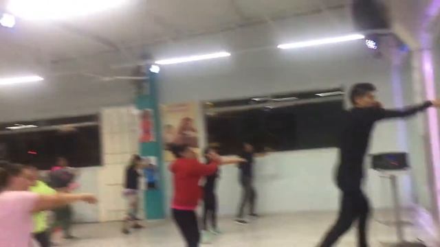 Zumba Strong para principiantes. смотреть онлайн