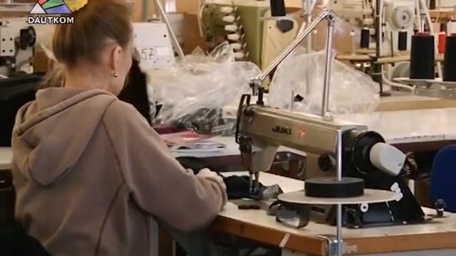 Лачплесис посетил швейное производство смотреть онлайн