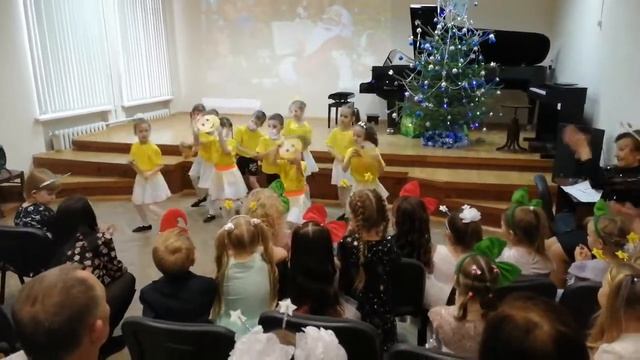Танцы. ДШИ г.Городок, Витебская область. 1класс по хореографии. Первое выступление смотреть онлайн