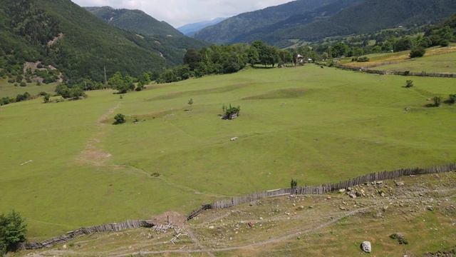Улетел с обрыва в пропасть в Сванетии смотреть онлайн