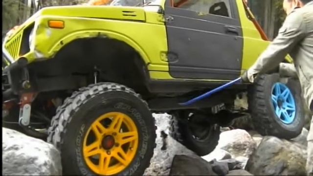 Forest road off-road driving event at Suzuki Jimny 2stroke Samurai. Bob Tanaka loves rock crawling. смотреть онлайн