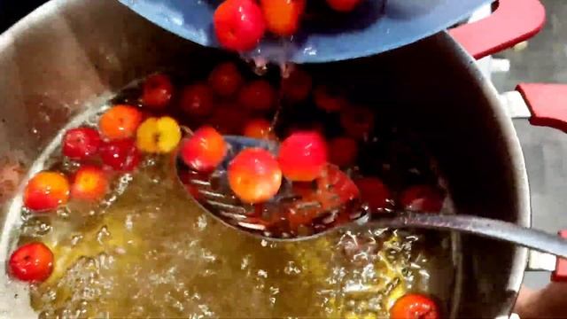 Необычайно вкусное варенье из райских яблочек (ранеток). смотреть онлайн