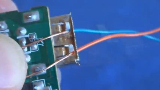 Как переделать старое зарядное устройство для сотового телефона в повышающий инвертор с 4в на 220в смотреть онлайн