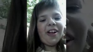 душат девушку.