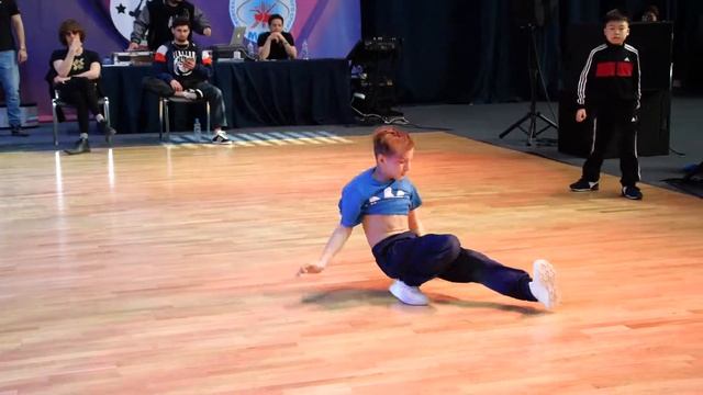 top8 7-10 bboy Atom vs bboy Тайлунг - брейкданс чемпионат г.Москва смотреть онлайн