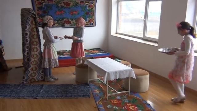 Soacra cu trei nurori смотреть онлайн