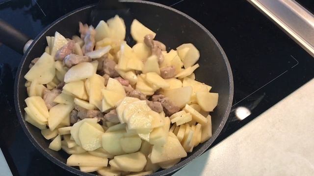 Жареная картошка с мясом и луком. Мясо Свинина Что приготовить на обед FOODTIME смотреть онлайн
