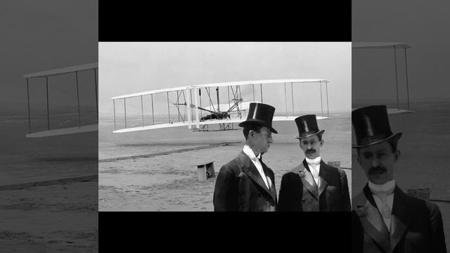 Первый полёт на самолёте с мотором был совершен американцем Чарльзом Линдбергом.