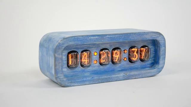 Часы на газоразрядных индикаторах - деревянные (голубые) смотреть онлайн