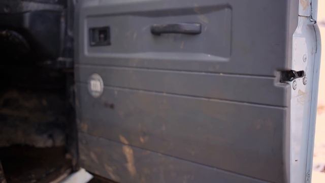 Защитник Её Величества. Обзор Land Rover Defender 110 смотреть онлайн