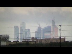 Москва Сити с расстояния 18 км через многократный зум, район Новогиреево, август 2012