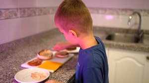 ? Как приготовить вкуснейший бургер своими руками в домашних условиях. Дети готовят сами.