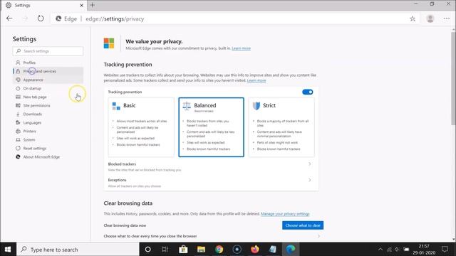 How to Delete your Browsing History in New Microsoft Edge Browser on Windows 10? смотреть онлайн