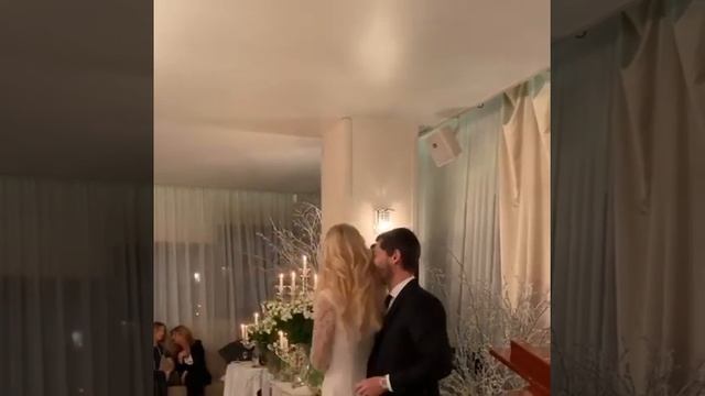 Виктория Лопырева показала танец с Игорем Булатовым со своей тайной свадьбы смотреть онлайн