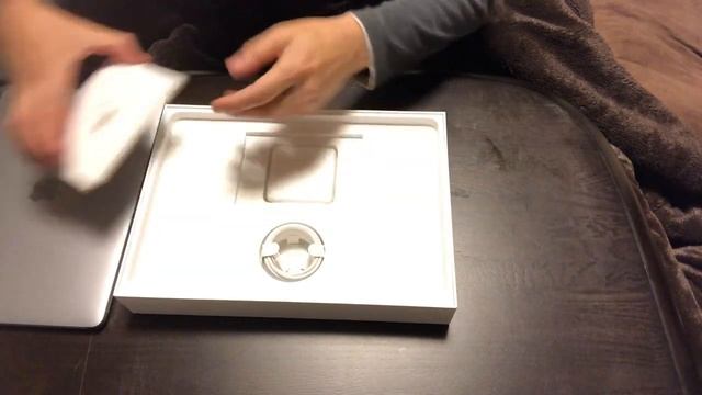 【開封の儀】MacBook Pro 13inch 2018【PayPayに釣られた】