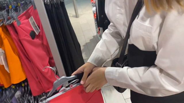 ВЫБИРАЕМ ЛЕТНИЕ ВЕЩИ ДРУГ ДРУГУ// ЧАСТЬ 2 смотреть онлайн