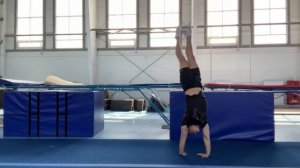 Как сделать РОНДАТ | Акробатика для начинающих ?