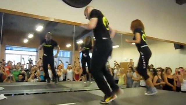 Ataca y La Alemana bachata footwork class on Bachaturo смотреть онлайн