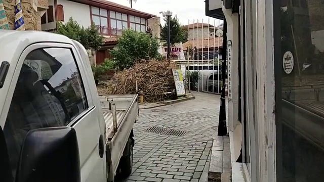 По улицам старой части города Анталии смотреть онлайн