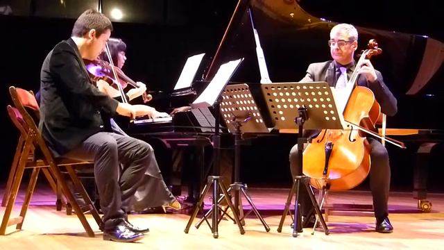 OPUS TRÍO-Felix Mendelsshon: Trio nº 2 en do menor (IV. Finale Allegro appassionato)-00043 смотреть онлайн