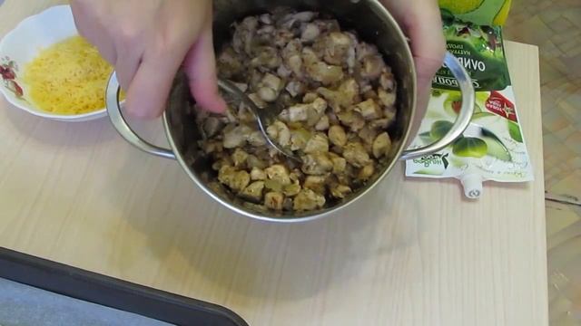 САМЫЕ ВКУСНЫЕ СЛОЙКИ С КУРИЦЕЙ И СЫРОМ смотреть онлайн