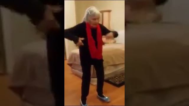 Турецкая бабушка зажигает))) смотреть онлайн