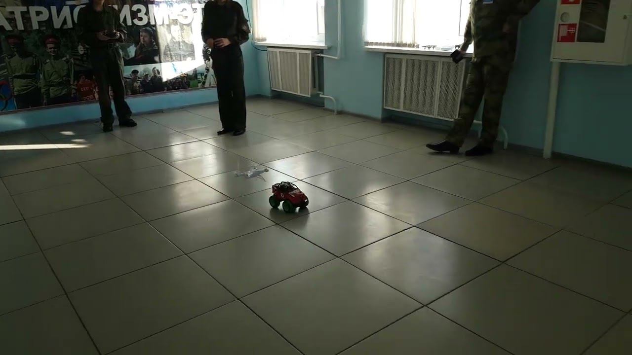 Взлёт дрона с машины на ходу смотреть онлайн