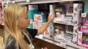 У Алисы НЕТ НАСТРОЕНИЯ! Везём ее в МАГАЗИН ИГРУШЕК!