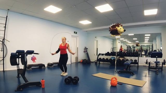 Функциональная тренировка с гантелями - с пятницей, Ёжики! Metcon на рельеф, силу и настроение смотреть онлайн