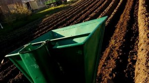 Посадка картофеля минитрактором мтз082 Беларусь самодельной картофелесажалкой(2)