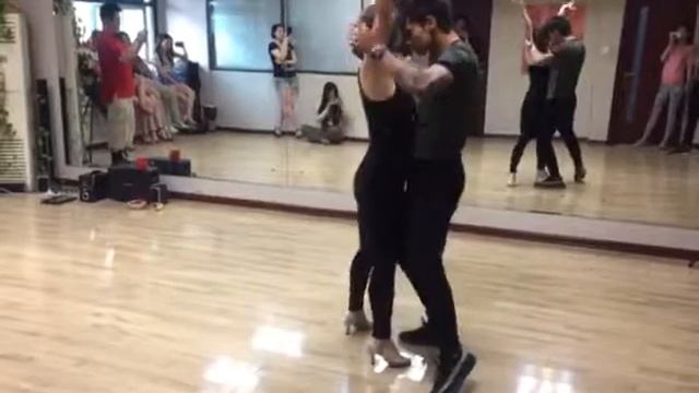 Bastian & Lily Bachata China смотреть онлайн