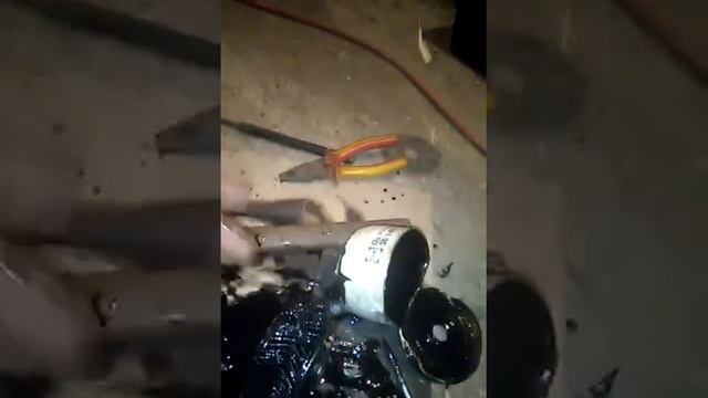 Почему выдавливает масло из под фильтра смотреть онлайн