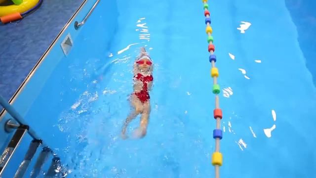 Катя учится плавать смотреть онлайн