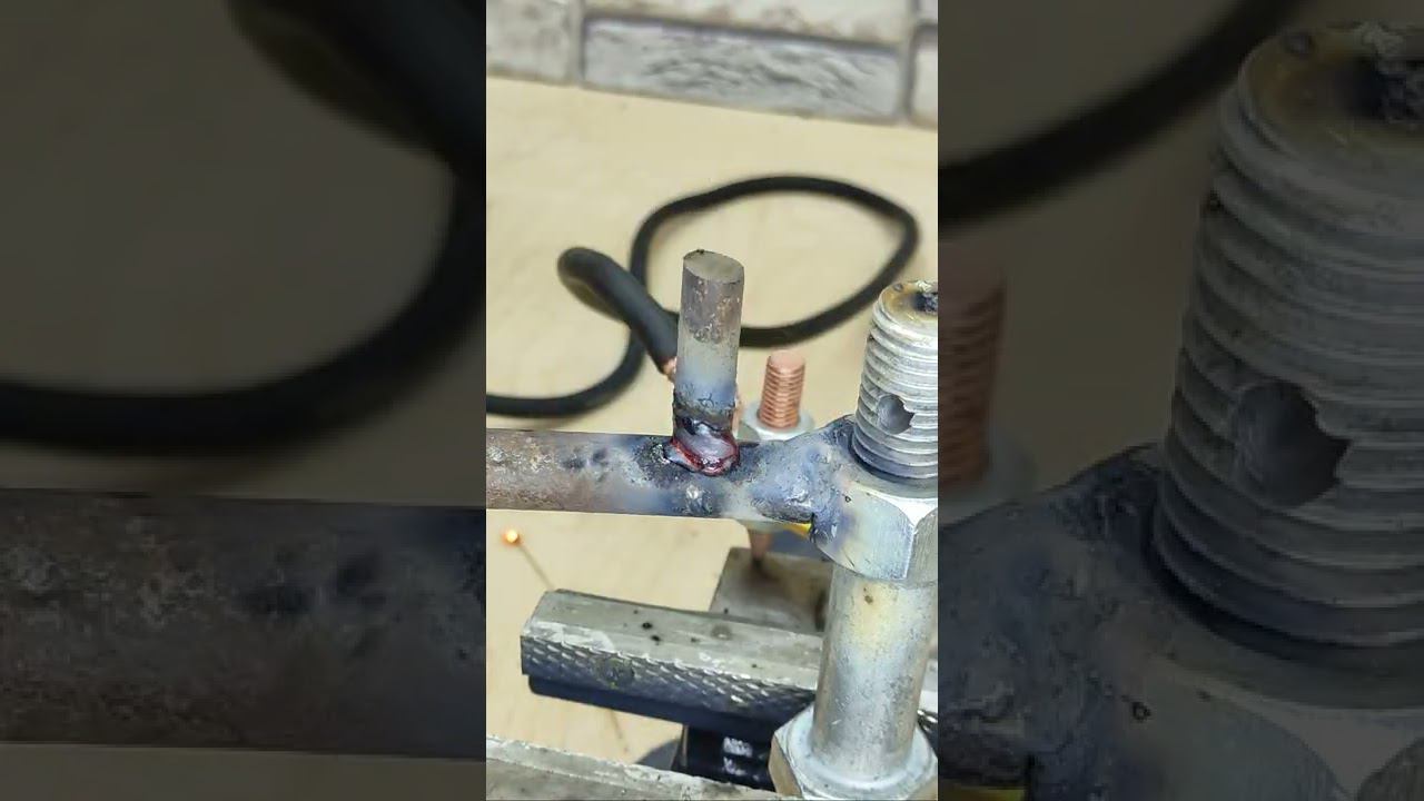 Секрет опытных мастеров! Как можно легко согнуть стальной пруток для арматурного каркаса? #shorts смотреть онлайн