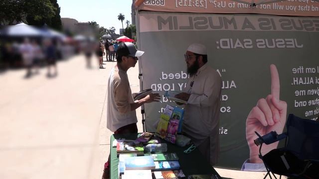 Christian Preacher Runs Away with Special Eid Gift for Hammer Time смотреть онлайн