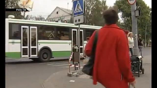 Установка светофора на перекрестке Кирова и Крестовой смотреть онлайн