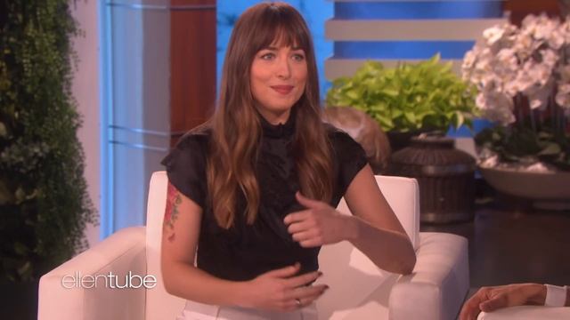 Dakota Johnson Addresses Pregnancy Rumors смотреть онлайн