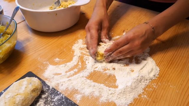 Как НАКОРМИТЬ семью ВКУСНО и НЕДОРОГО | Вареники (выпуск 10) смотреть онлайн