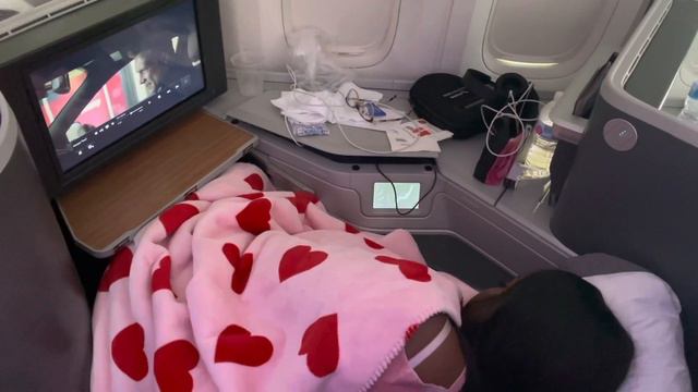 American Airlines Flagship Business Class Review 777-200 Charlotte to Hawaii смотреть онлайн