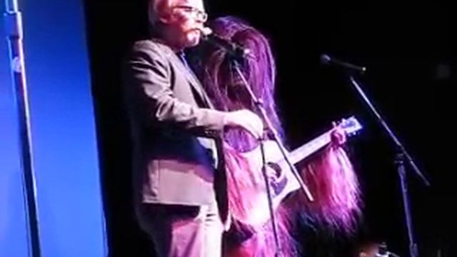 Adam Savage Singing "I Will Survive" as Gollum (with Wookie on guitar) смотреть онлайн