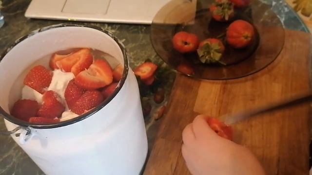 ВКУСНЫЙ, МОЛОЧНЫЙ КОКТЕЙЛЬ, ГОТОВИМ ДОМА milkshake смотреть онлайн