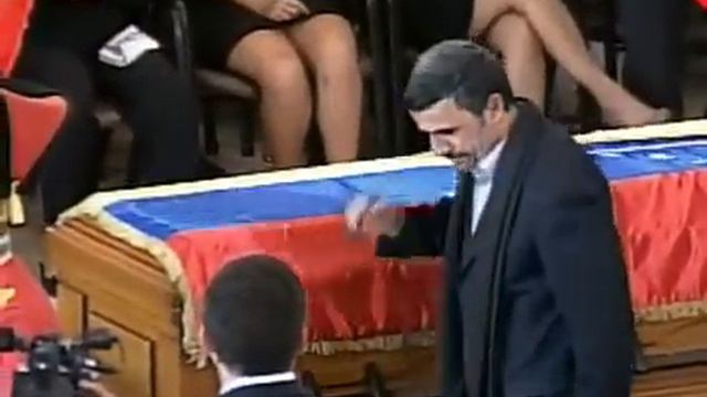 Махмуд Ахмадинежад у гроба comandante Чавеса смотреть онлайн