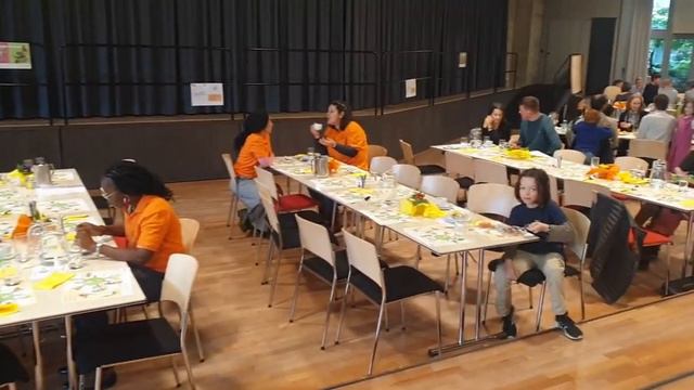 Suppen-Mittagessen während der Fastenzeit im Pfarreizentrum Maria Krönung смотреть онлайн