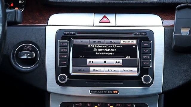 Demonstration av integrerad DAB+ i Volkswagen Original-radio смотреть онлайн