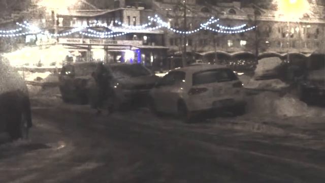 воротынская 14-16 грязный снег кидают с дороги на газон смотреть онлайн